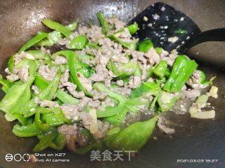 青椒炒牛肉的做法步骤：6