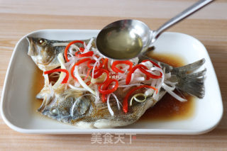 海带玉米牛骨汤+清蒸鲈鱼的做法步骤：9