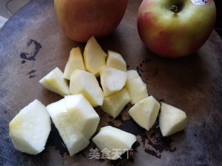 苹果雪耳薏仁汤的做法步骤：1