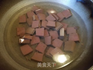 菠菜炒鸭血的做法步骤：3