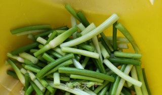 烟熏腊肉炒蒜苔的做法步骤：4