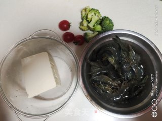 豆腐虾仁玉米沙拉的做法步骤：2