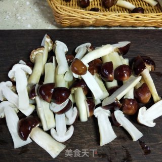 姬松茸炒肉片的做法步骤：2