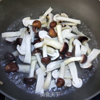 姬松茸炒肉片的做法步骤：6
