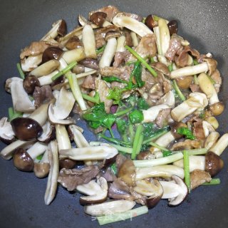 姬松茸炒肉片的做法步骤：13