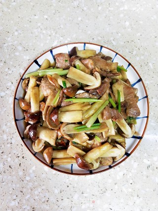 姬松茸炒肉片的做法步骤：14