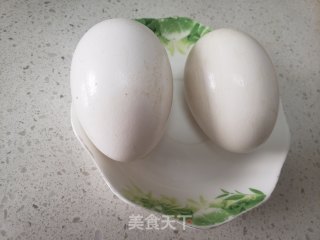 香葱炒鹅蛋的做法步骤：2