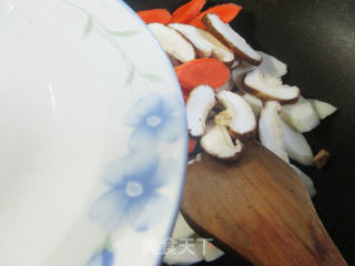 香菇胡萝卜炒铁棍山药的做法步骤：6