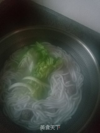 牛筋丸土豆粉的做法步骤：5