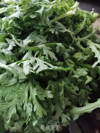 蒜香茼蒿的做法步骤：2