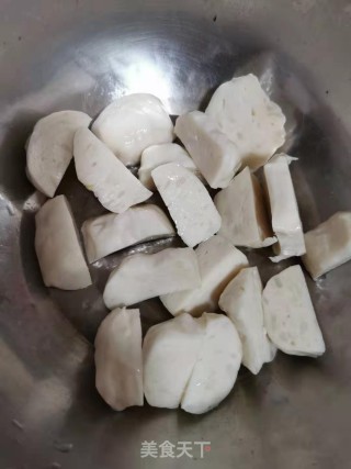 香芹炒墨鱼丸的做法步骤：3