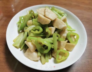 香芹炒墨鱼丸的做法步骤：7
