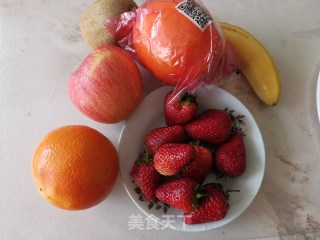水果沙拉的做法步骤：1