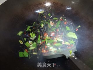 大蒜炒蕨的做法步骤：7