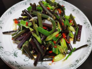 大蒜炒蕨的做法步骤：8