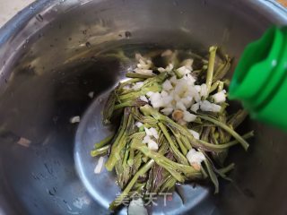 凉拌椿芽的做法步骤：6