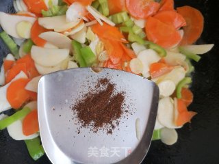 青椒胡萝卜炒山药的做法步骤：7
