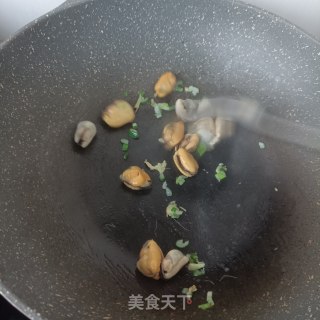 贻贝荠菜滑鹅蛋的做法步骤：9