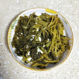 牛腩蒸咸菜的做法步骤：2
