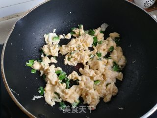 草子炒蛋的做法步骤：4