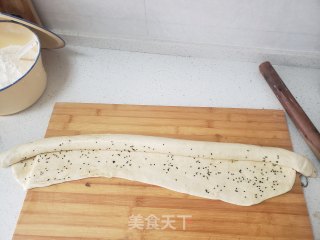 黑芝麻花卷的做法步骤：4