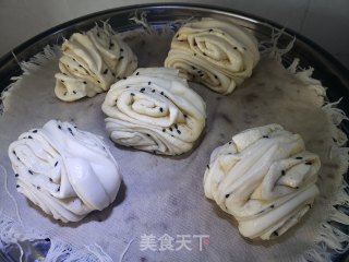 黑芝麻花卷的做法步骤：7