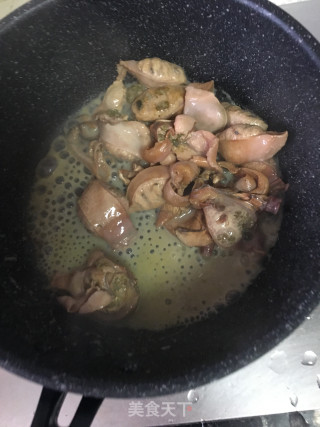 河蚌咸肉汤的做法步骤：2