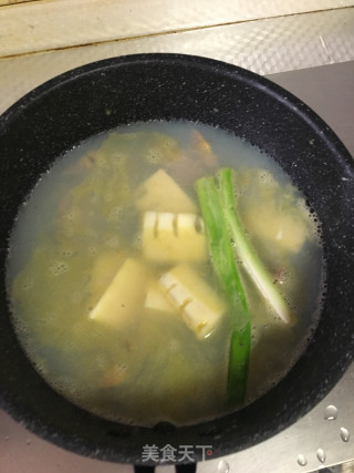 河蚌咸肉汤的做法步骤：3