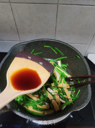 韭菜炒香干的做法步骤：6