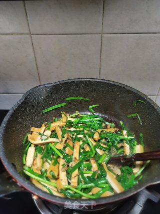 韭菜炒香干的做法步骤：7