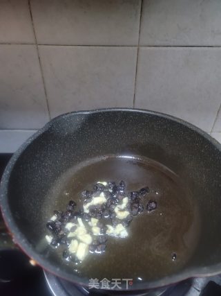 豆豉炒空心菜的做法步骤：3