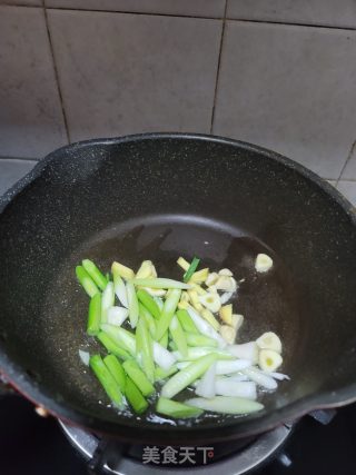 青蒜炒生肠的做法步骤：6