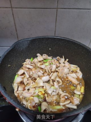 青蒜炒生肠的做法步骤：9