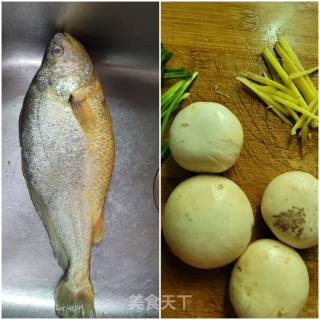 蘑菇蒸黄花鱼的做法步骤：1