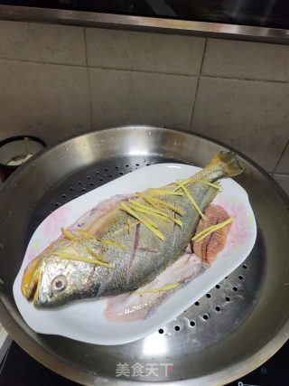 蘑菇蒸黄花鱼的做法步骤：3