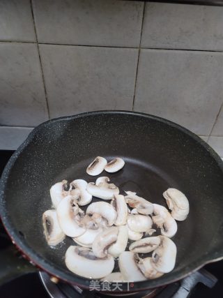 蘑菇蒸黄花鱼的做法步骤：5