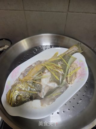 蘑菇蒸黄花鱼的做法步骤：7