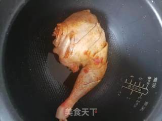 电饭锅炖鸡腿的做法步骤：2