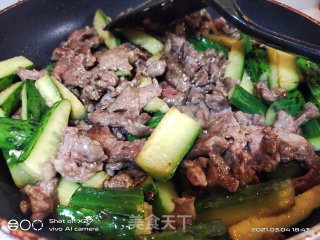 黄瓜炒牛肉的做法步骤：6