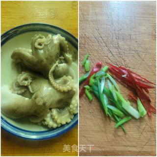 白灼八爪鱼的做法步骤：1