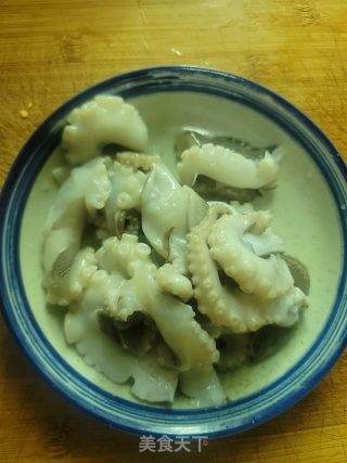 白灼八爪鱼的做法步骤：2