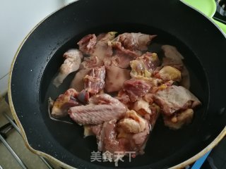 虫草花香菇炖老鸭的做法步骤：2