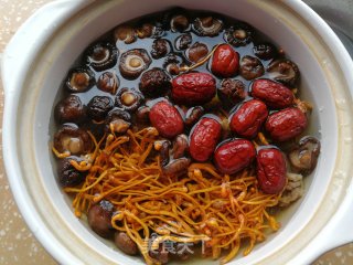 虫草花香菇炖老鸭的做法步骤：4