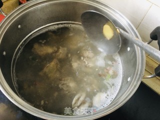 萝卜粉条炖羊肉的做法步骤：1