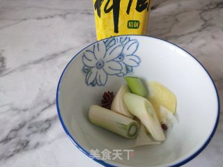 砂锅排骨汤的做法步骤：1