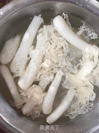 竹荪炖鲍鱼排骨的做法步骤：2