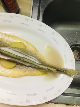 豉油黄花鱼的做法步骤：4