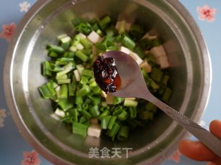 香辣小葱拌豆腐的做法步骤：5