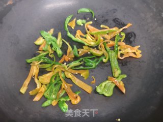 辣椒青蒜炒干子的做法步骤：2