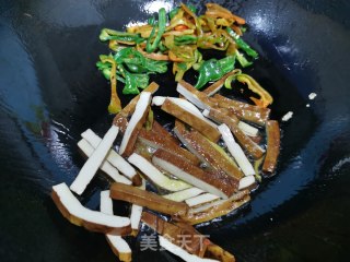 辣椒青蒜炒干子的做法步骤：3